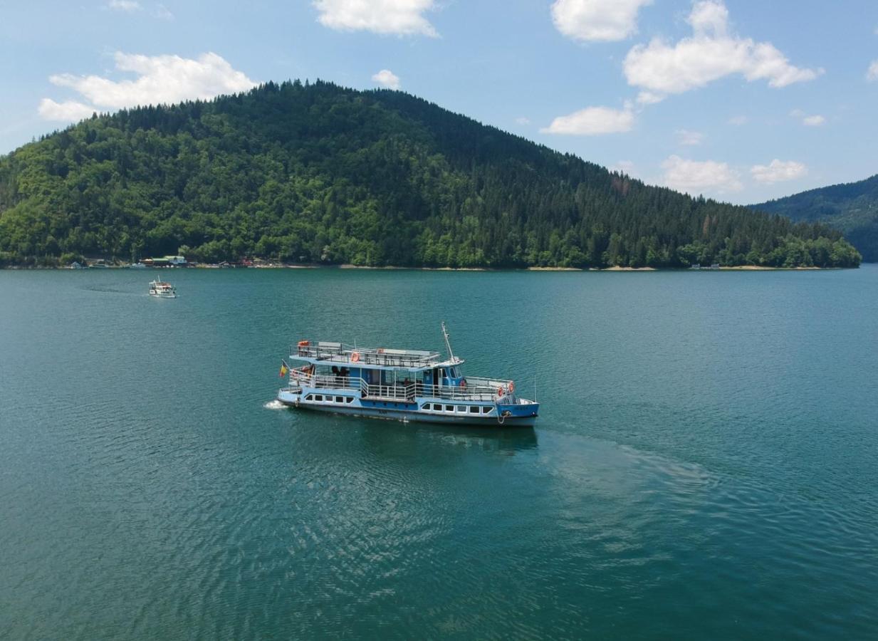 Hotel Plutitor Lebada Биказ Экстерьер фото