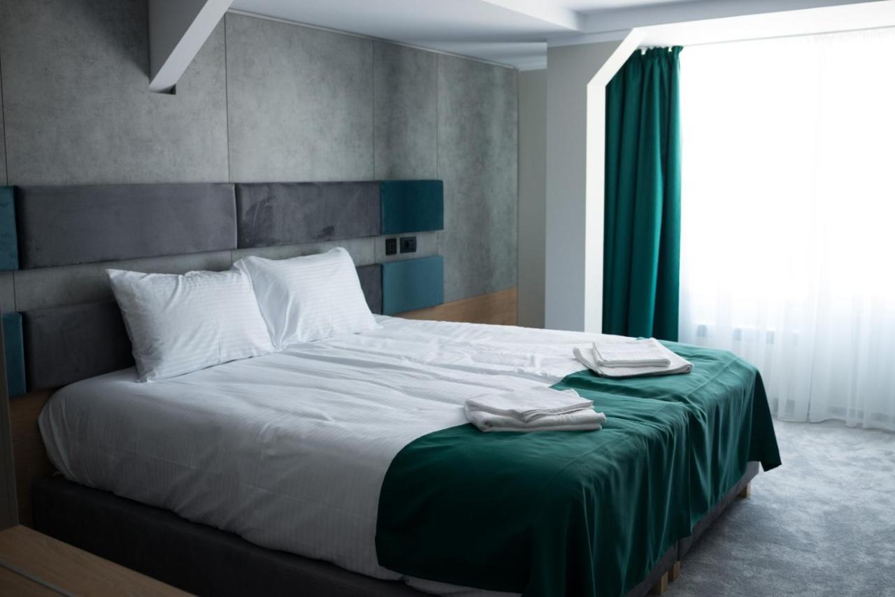 Hotel Plutitor Lebada Биказ Экстерьер фото