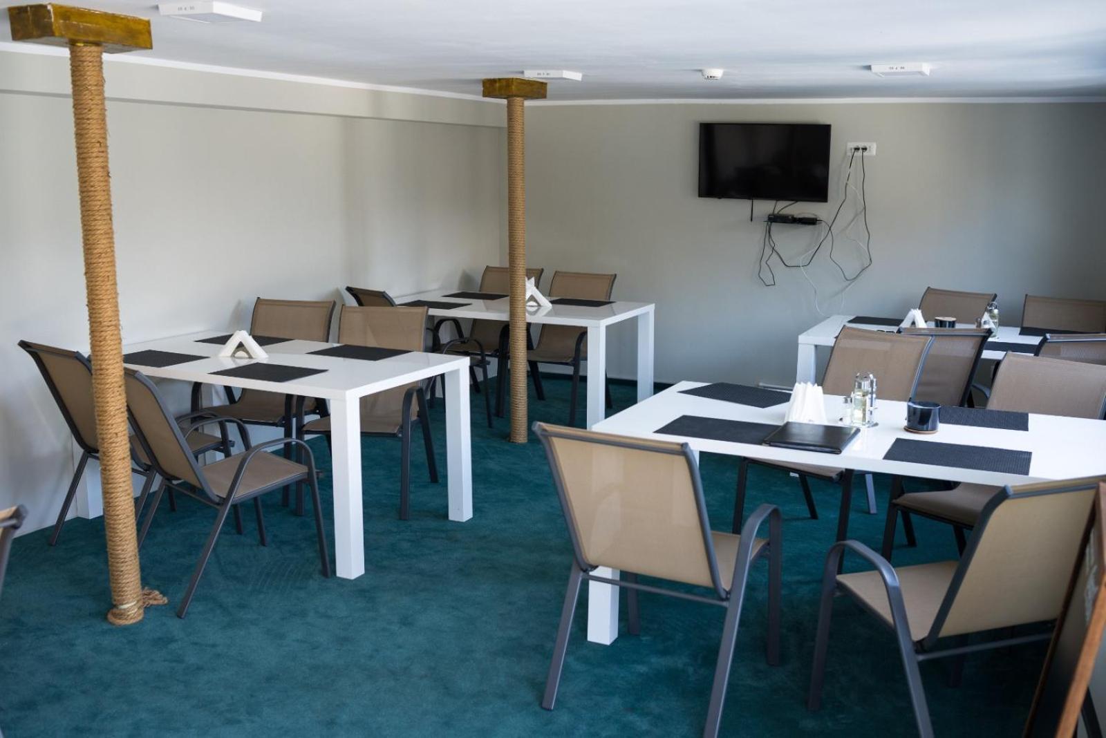 Hotel Plutitor Lebada Биказ Экстерьер фото