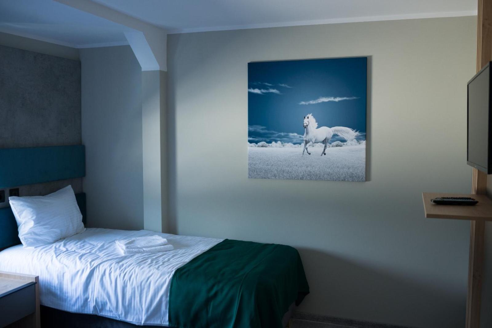 Hotel Plutitor Lebada Биказ Экстерьер фото